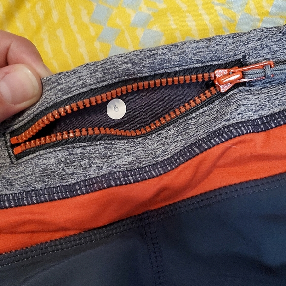 LULULEMON Low-Rise lined Athletic Shorts Sz 6 - Picture 6 of 6